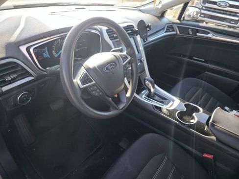 Used 2015 Ford Fusion SE image 11