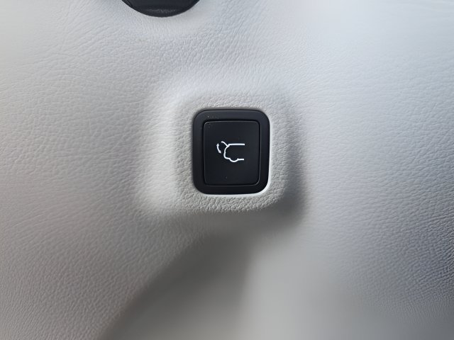 Certified 2023 Jeep Compass Latitude w/ Convenience Group AWD/4WD image 30