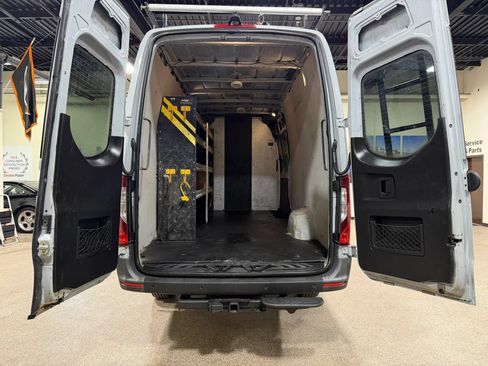 Used 2022 Mercedes-Benz Sprinter 2500 image 21