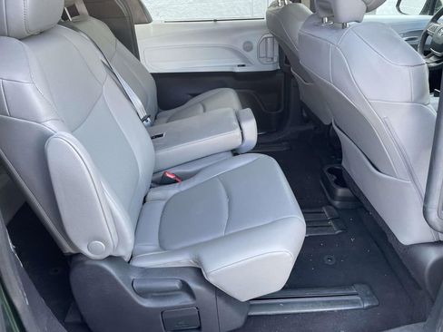 Used 2025 Toyota Sienna XLE image 46