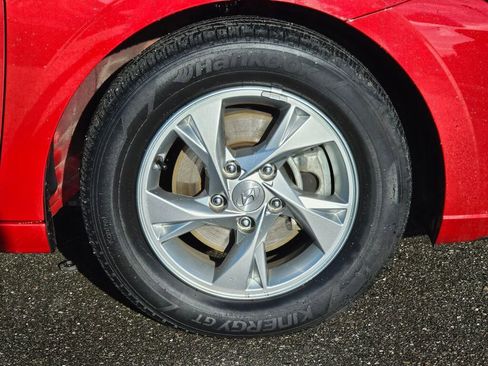 Used 2023 Hyundai Elantra SE image 9