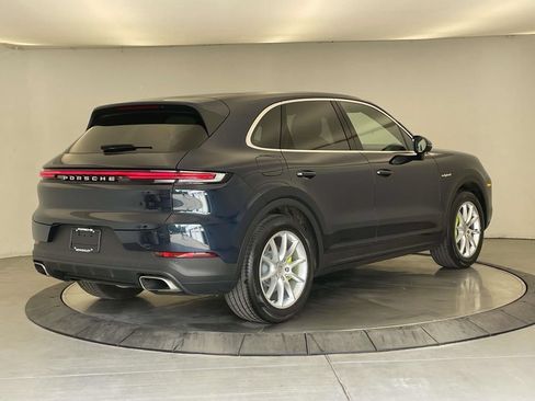 Certified 2024 Porsche Cayenne AWD/4WD image 7