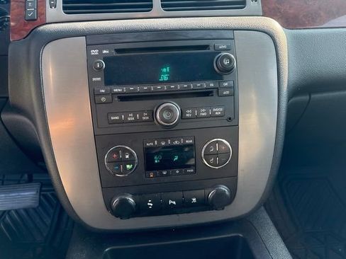 Used 2011 GMC Yukon XL SLT w/ SLT-2 Equipment Package AWD/4WD image 13