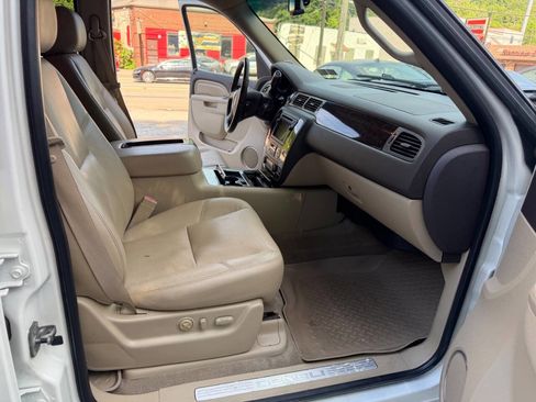Used 2011 GMC Yukon Denali AWD/4WD image 25