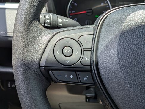 Used 2019 Toyota RAV4 XLE FWD image 25