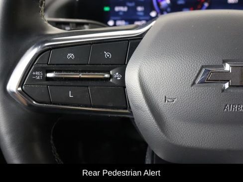 Used 2025 Chevrolet Traverse Z71 w/ Driver Confidence Package AWD/4WD image 8