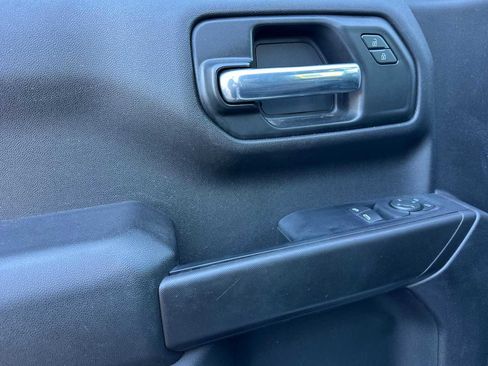 Used 2023 GMC Sierra 1500 Pro w/ Convenience Package image 9