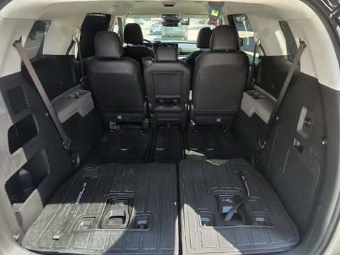 Used 2026 Kia Carnival EX FWD image 19