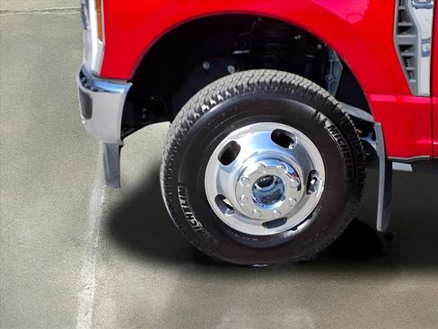 Used 2024 Ford F350 Lariat w/ Lariat Ultimate Package image 17