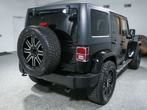 Used 2016 Jeep Wrangler Unlimited Sahara w/ Dual Top Group AWD/4WD image 7