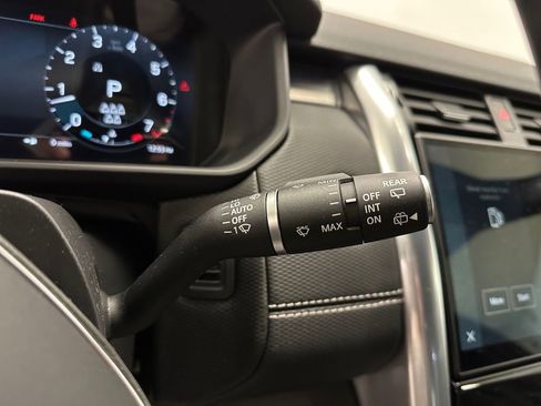 Used 2024 Land Rover Discovery Dynamic SE image 16