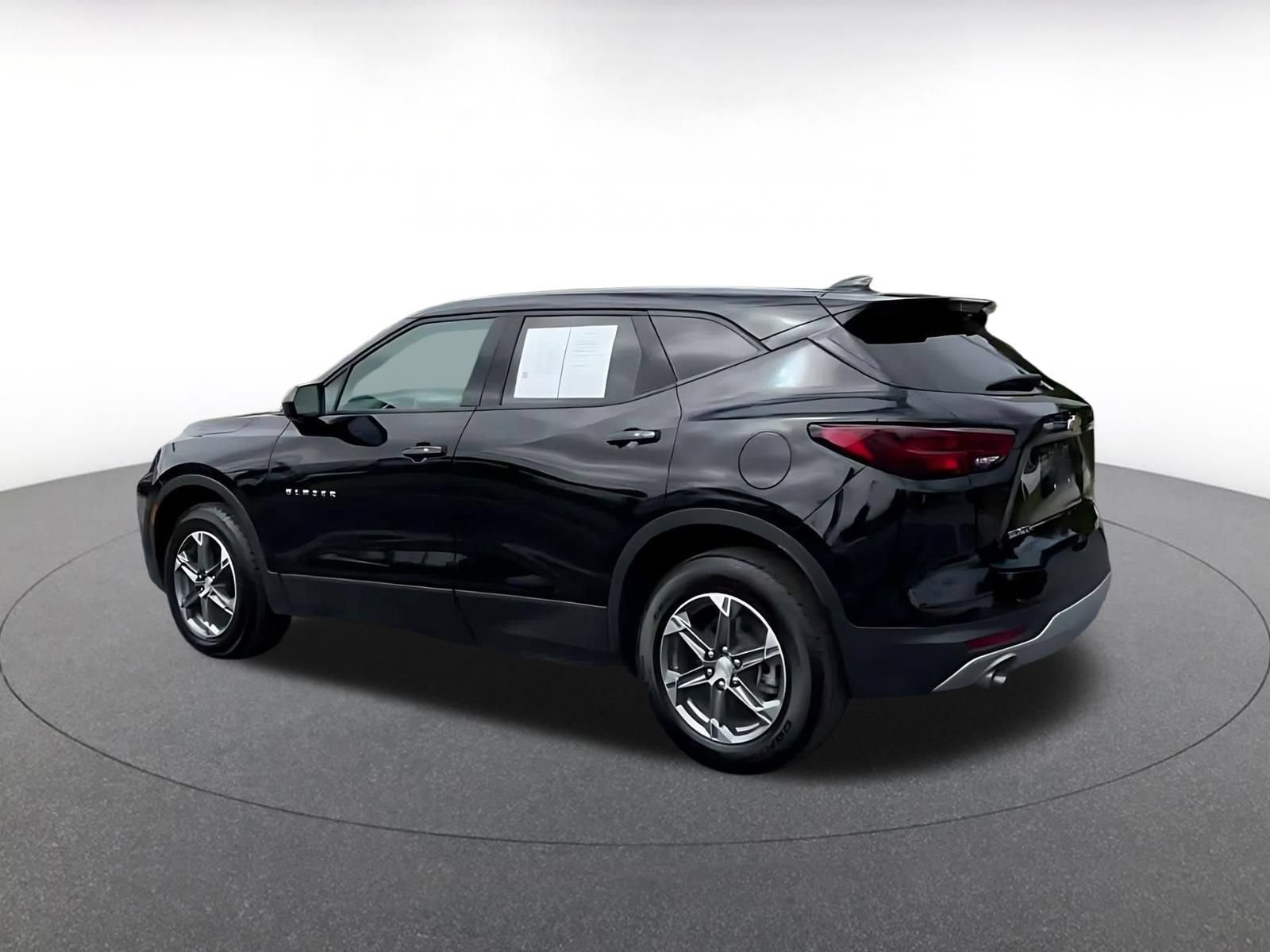 Used 2025 Chevrolet Blazer LT FWD image 9