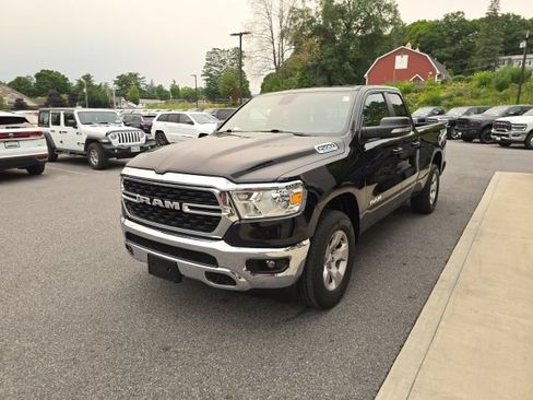 Used 2022 RAM 1500 Big Horn AWD/4WD image 3