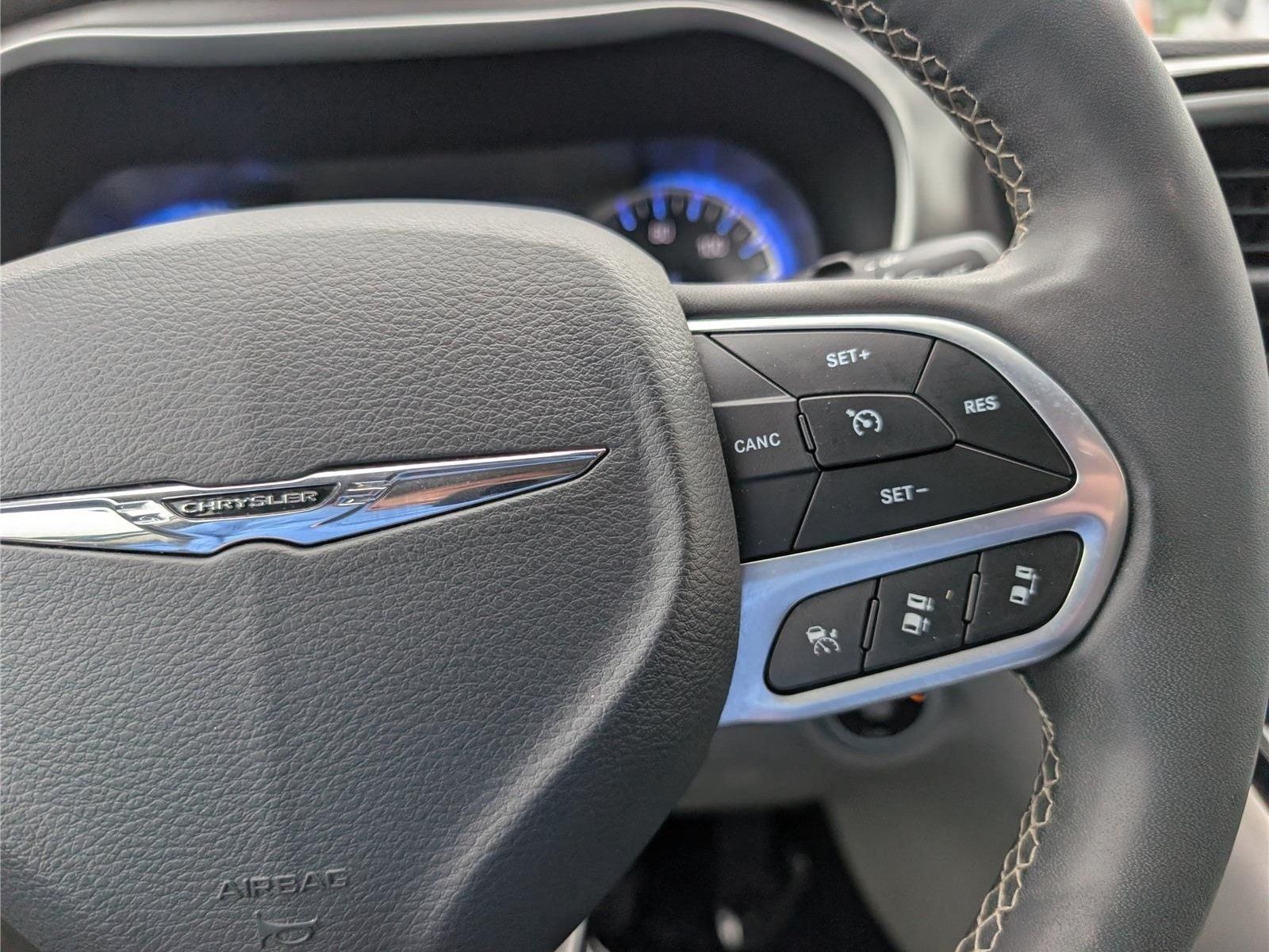 Used 2024 Chrysler Pacifica Touring-L FWD image 26