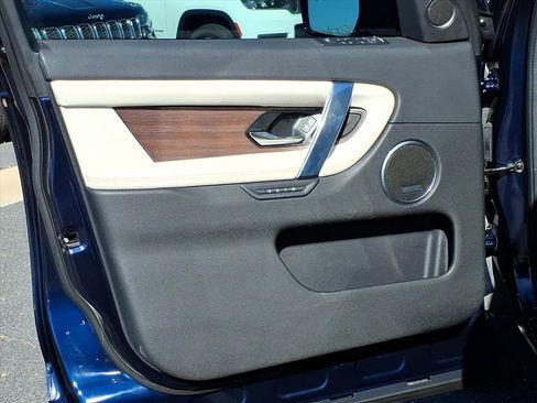 Used 2023 Land Rover Discovery Sport SE R-Dynamic image 17