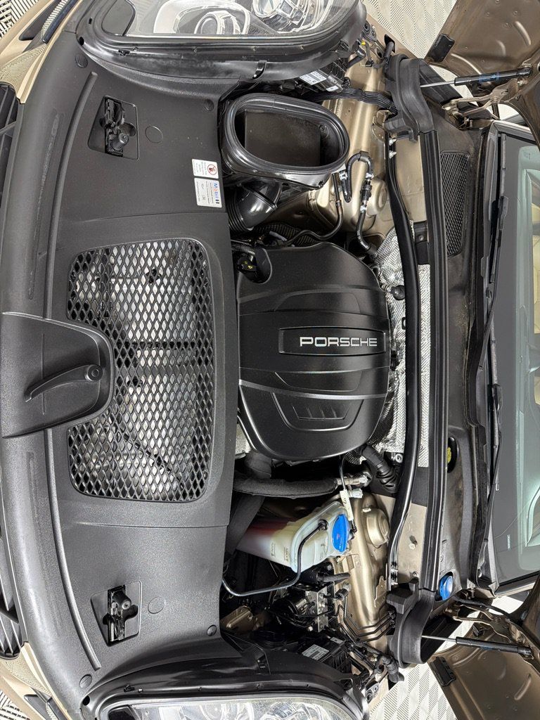 Used 2018 Porsche Macan AWD/4WD image 28