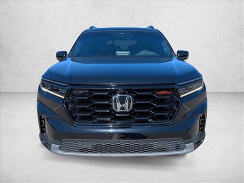 Used 2023 Honda Pilot TrailSport image 2