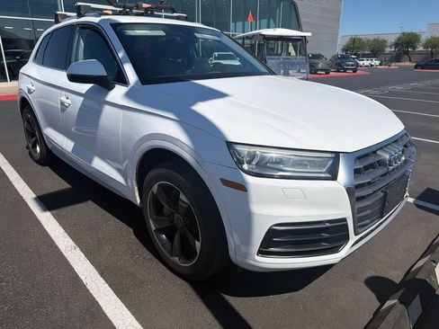 Used 2019 Audi Q5 2.0T Premium w/ Convenience Package AWD/4WD image 3