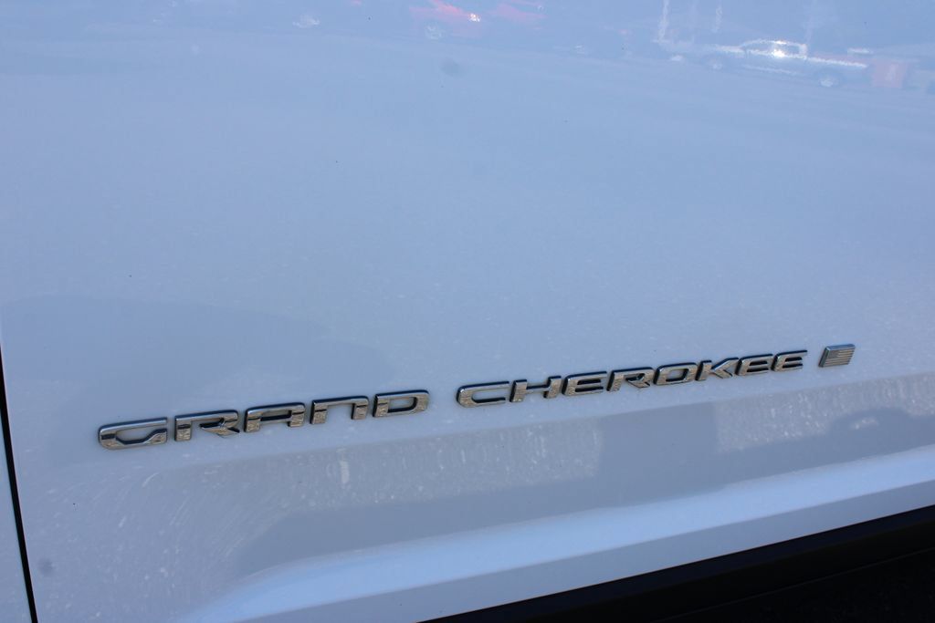 Used 2022 Jeep Grand Cherokee L Limited RWD image 22