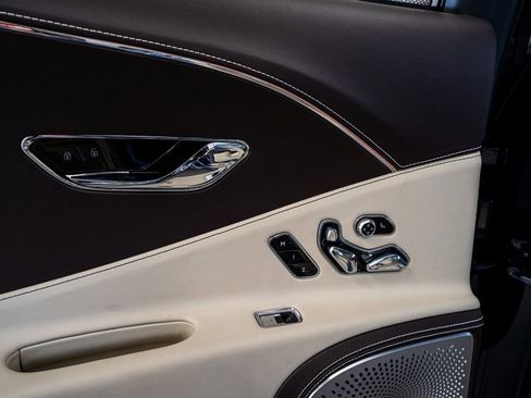 Used 2020 Bentley Flying Spur W12 image 54