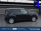 Used 2023 Kia Soul LX w/ LX Technology Package image 2
