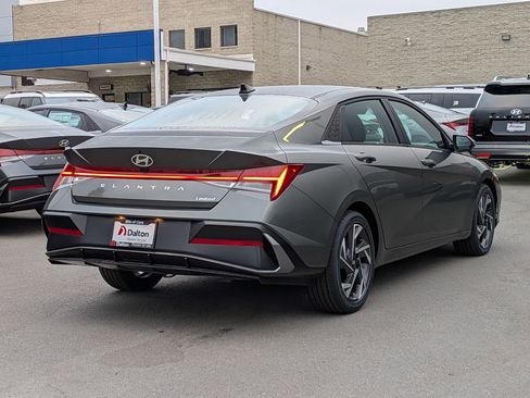 New 2025 Hyundai Elantra Limited image 4