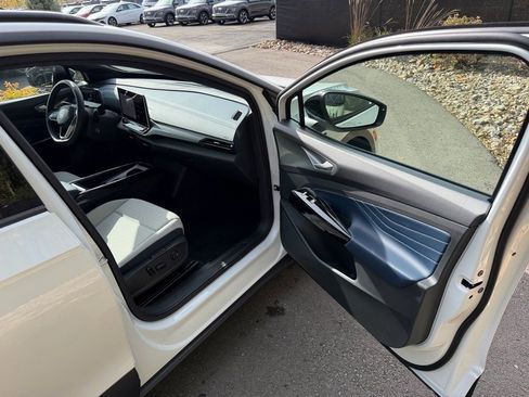 New 2025 Volkswagen ID.4 Pro S image 11