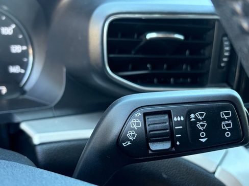 Used 2022 Ford Explorer XLT w/ Equipment Group 202A RWD image 17