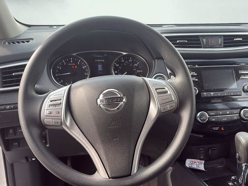 Used 2015 Nissan Rogue SV image 21