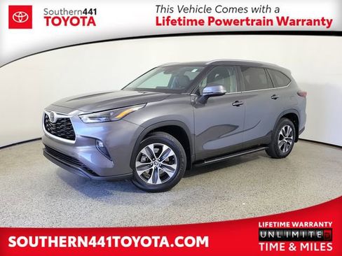 Used 2024 Toyota Highlander XLE image 1
