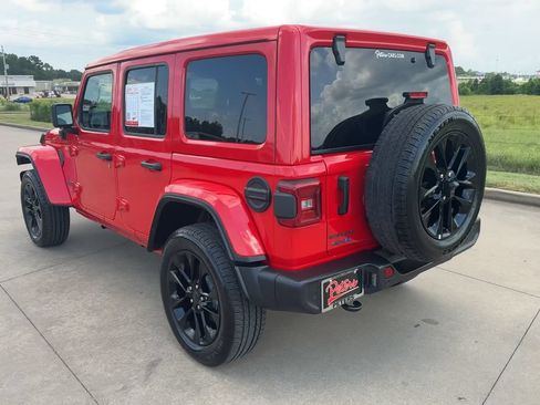Used 2025 Jeep Wrangler Unlimited Sahara w/ Safety Group AWD/4WD image 6