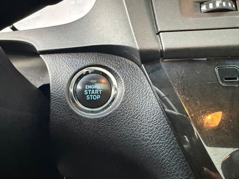 Used 2017 Toyota Sienna Limited Premium image 32