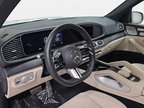 Used 2025 Mercedes-Benz GLS 450 4MATIC image 16