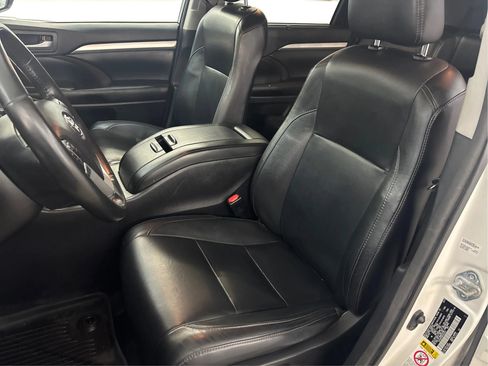 Used 2017 Toyota Highlander XLE AWD/4WD image 13