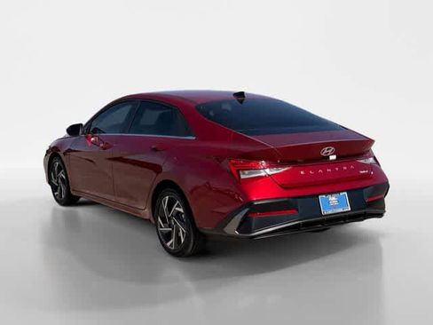 Certified 2025 Hyundai Elantra Limited image 3