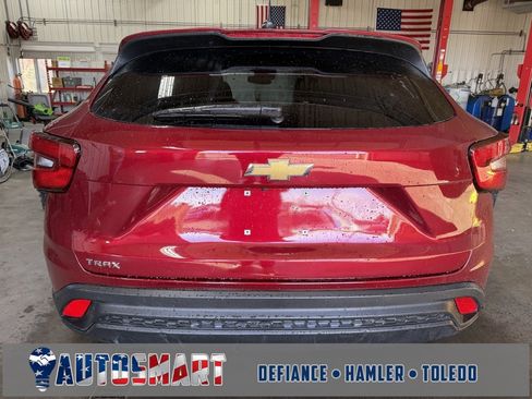 Used 2024 Chevrolet Trax LS w/ LS Convenience Package image 6