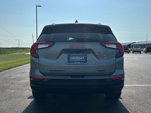 Used 2023 GMC Terrain SLE w/ Driver Convenience Package image 6