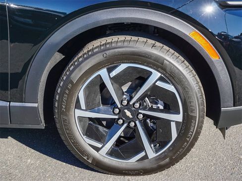 New 2026 Chevrolet Equinox EV LT image 9