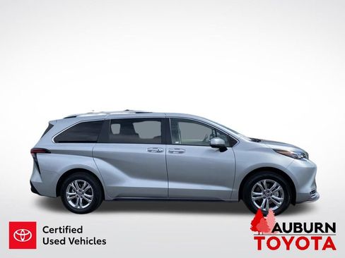 Used 2024 Toyota Sienna Platinum AWD/4WD image 9