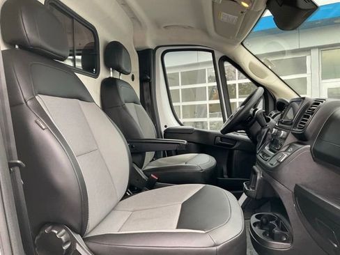 Used 2025 RAM ProMaster 2500 w/ Convenience Group FWD image 8