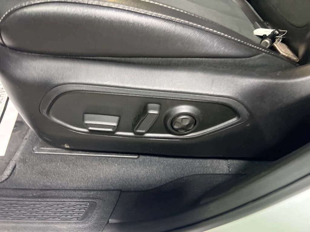 Used 2025 Jeep Grand Cherokee Altitude AWD/4WD image 23