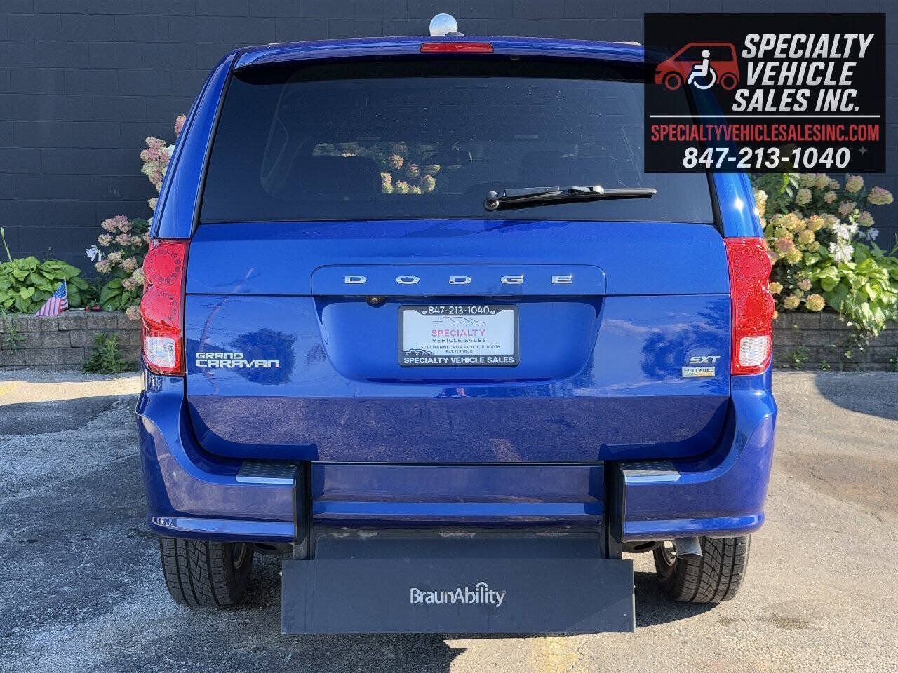Used 2018 Dodge Grand Caravan SXT FWD image 11