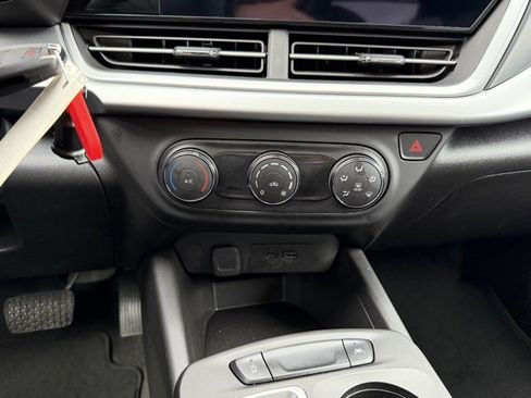 Used 2025 Chevrolet Trax LS image 24