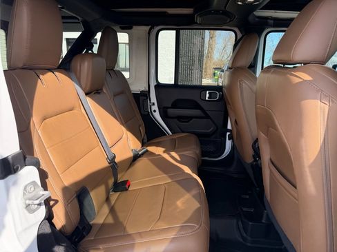 Used 2021 Jeep Wrangler Unlimited Sahara AWD/4WD image 31