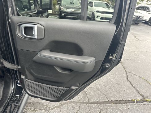 Used 2022 Jeep Wrangler Unlimited Rubicon 4xe AWD/4WD image 20