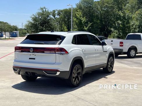 Certified 2024 Volkswagen Atlas Cross Sport SE FWD image 11