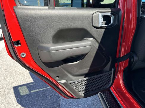 Certified 2022 Jeep Gladiator Sport image 11