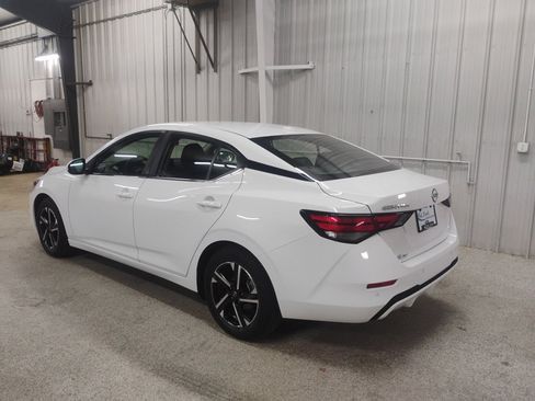 Used 2024 Nissan Sentra SV image 3