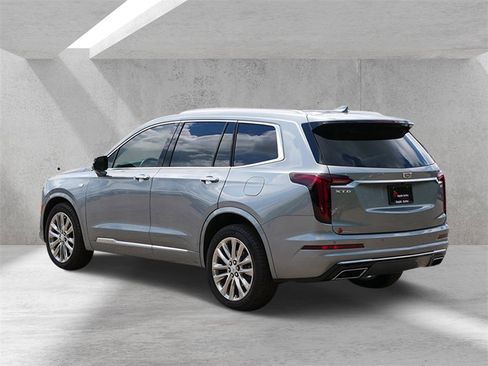 Used 2023 Cadillac XT6 Premium Luxury image 4