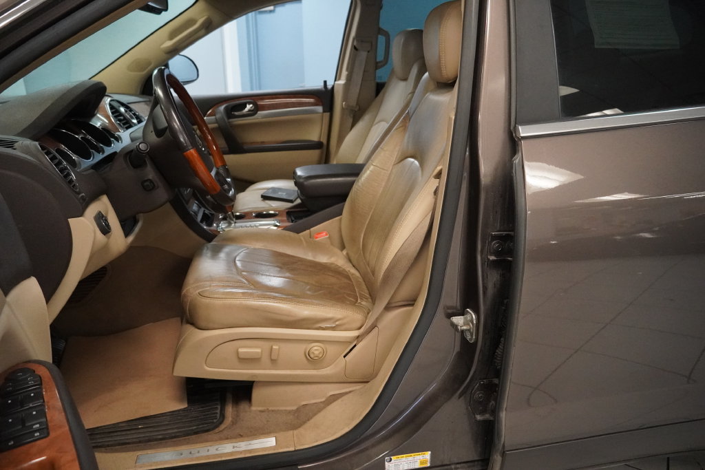 Used 2008 Buick Enclave CXL w/ Entertainment Package #3 FWD image 5